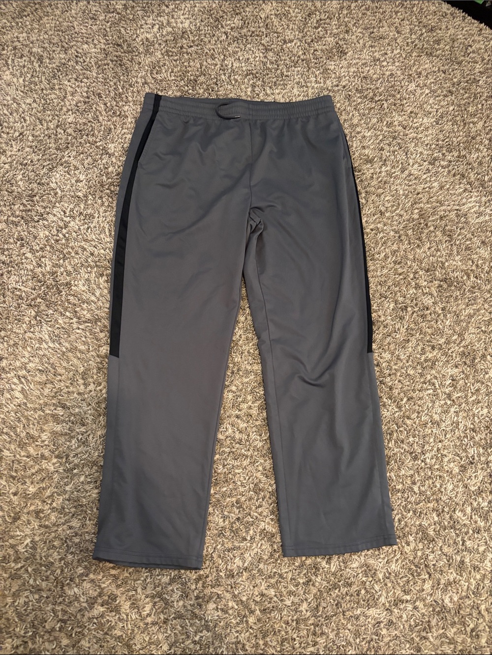 Tek gear Gray athletic pants with Black Side Stripe 2X Mens